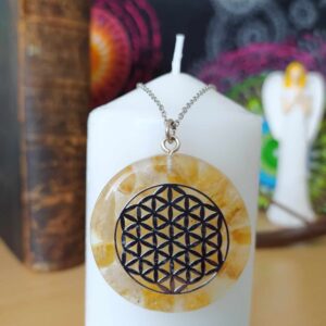 Průměr 4 cm. Délku řetízku vyberte v kategorii "řetízky".