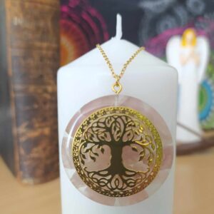 Růženínový přívěsek