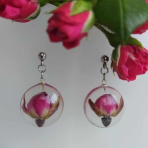 Růžové závěsné pecky