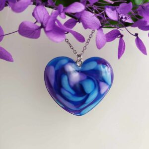 Tmavší modro-fialové srdíčko