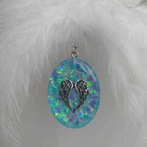 Andělská křídla v modrém oválu