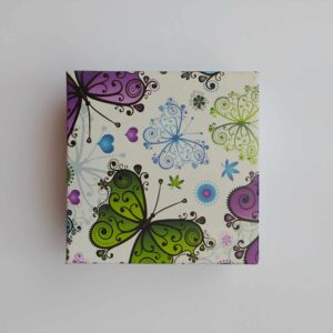 Krabička s motýly čtvercová