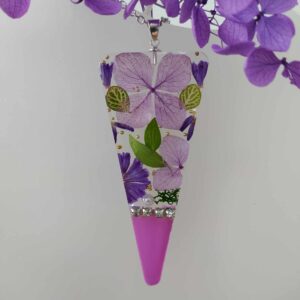 Fialové květy s perličkou a štras. kamínky