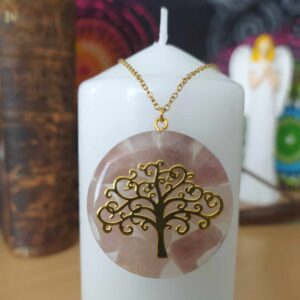 Růženínový přívěsek