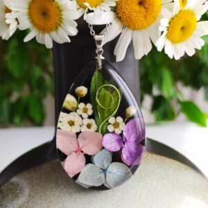 Hortenzie s bílými kvítky