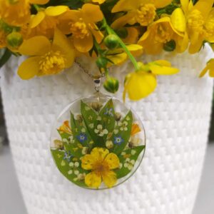 Pryskyřičník s drobnými kvítky