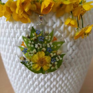 Pryskyřičník s drobnými květy