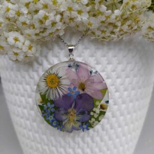 Maceška a luční květy