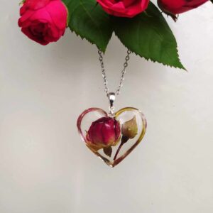 Růžová poupata v mini srdíčku