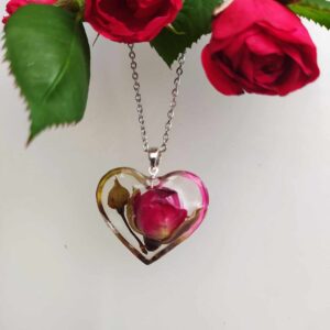 Růžová poupata v mini srdíčku