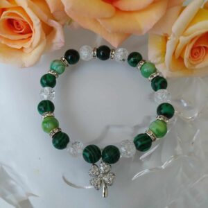 Zelený náramek se zirkonovým čtyřlístkem