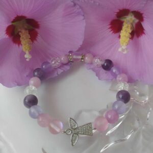 Pastelově fialovo-růžovo-bílý náramek se zirkonovým andělem