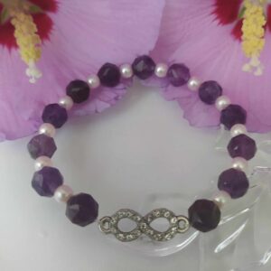 Ametystový náramek se symbolem nekonečna