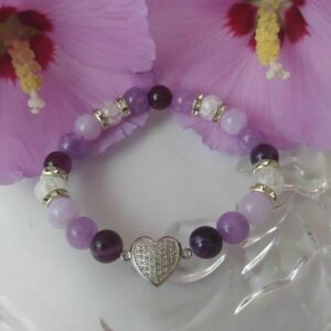 Fialový náramek se zirkonovým srdíčkem